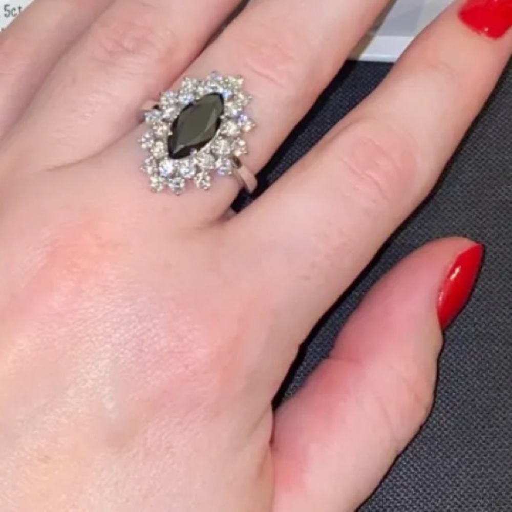 Black marquise lab made statement/engagement ring - Picture 5 of 12